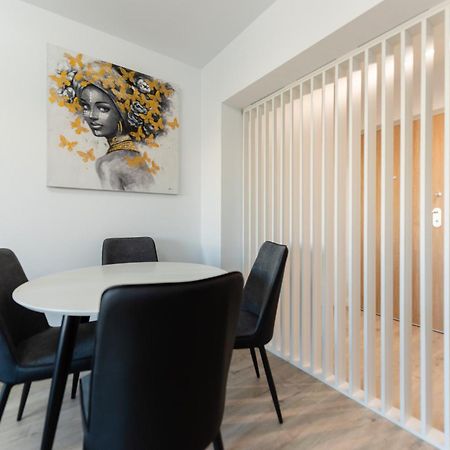 Vanda - Park-View Apartment With Private Balcony Bucharest Luaran gambar